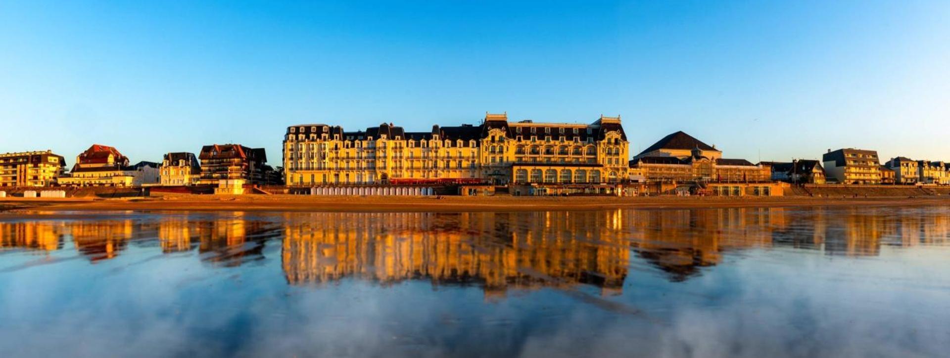 La Maison Du Pays D'Auge Troarn Esterno foto